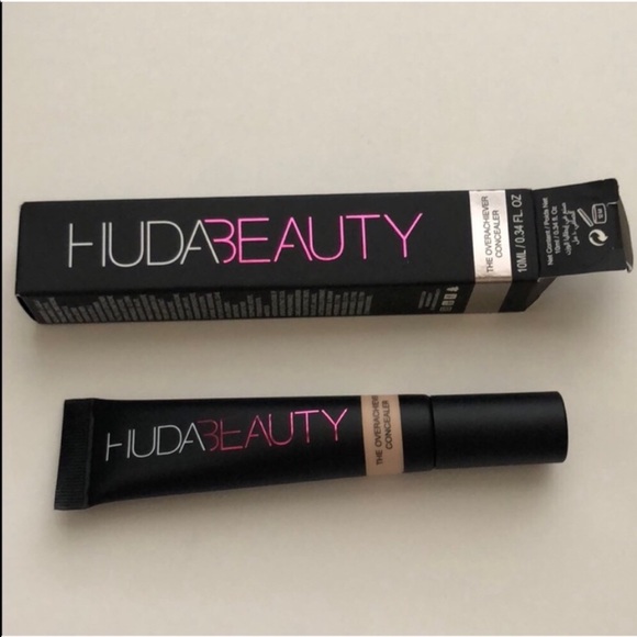 Huda Beauty Concealer - Picture 1 of 3